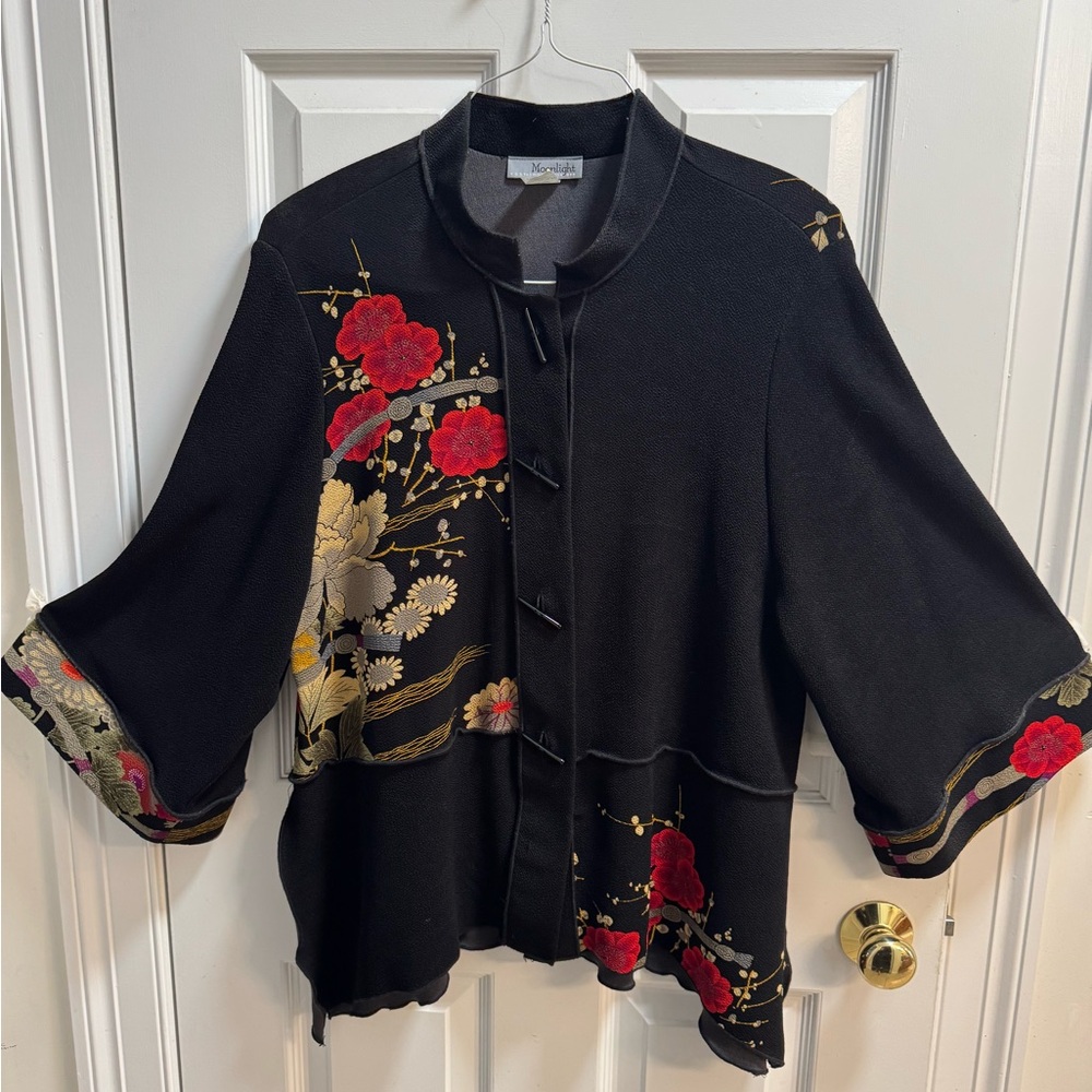 Drop Dead Gorgeous Oriental Floral Themed Black Kimono